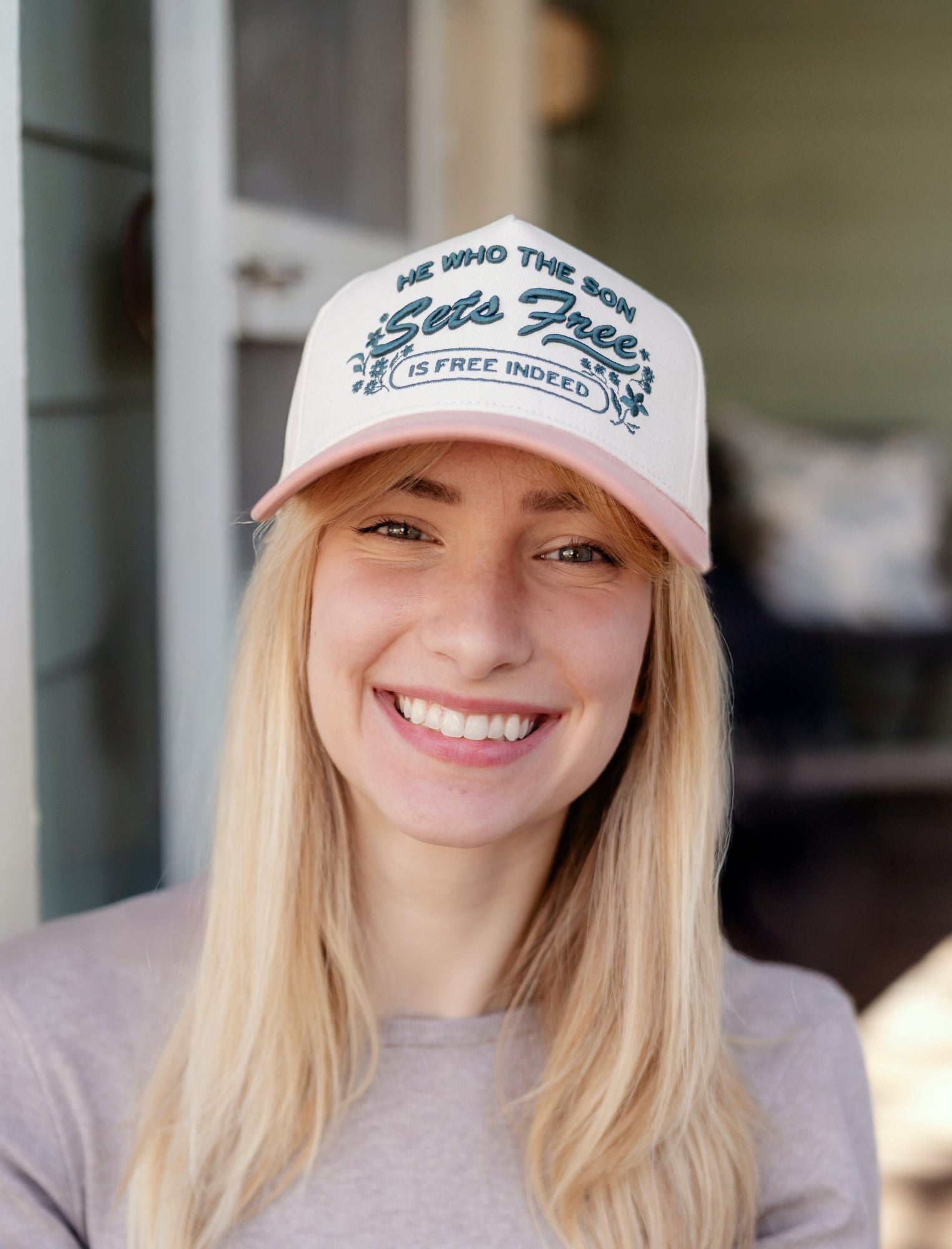 Hat: He who the son sets free