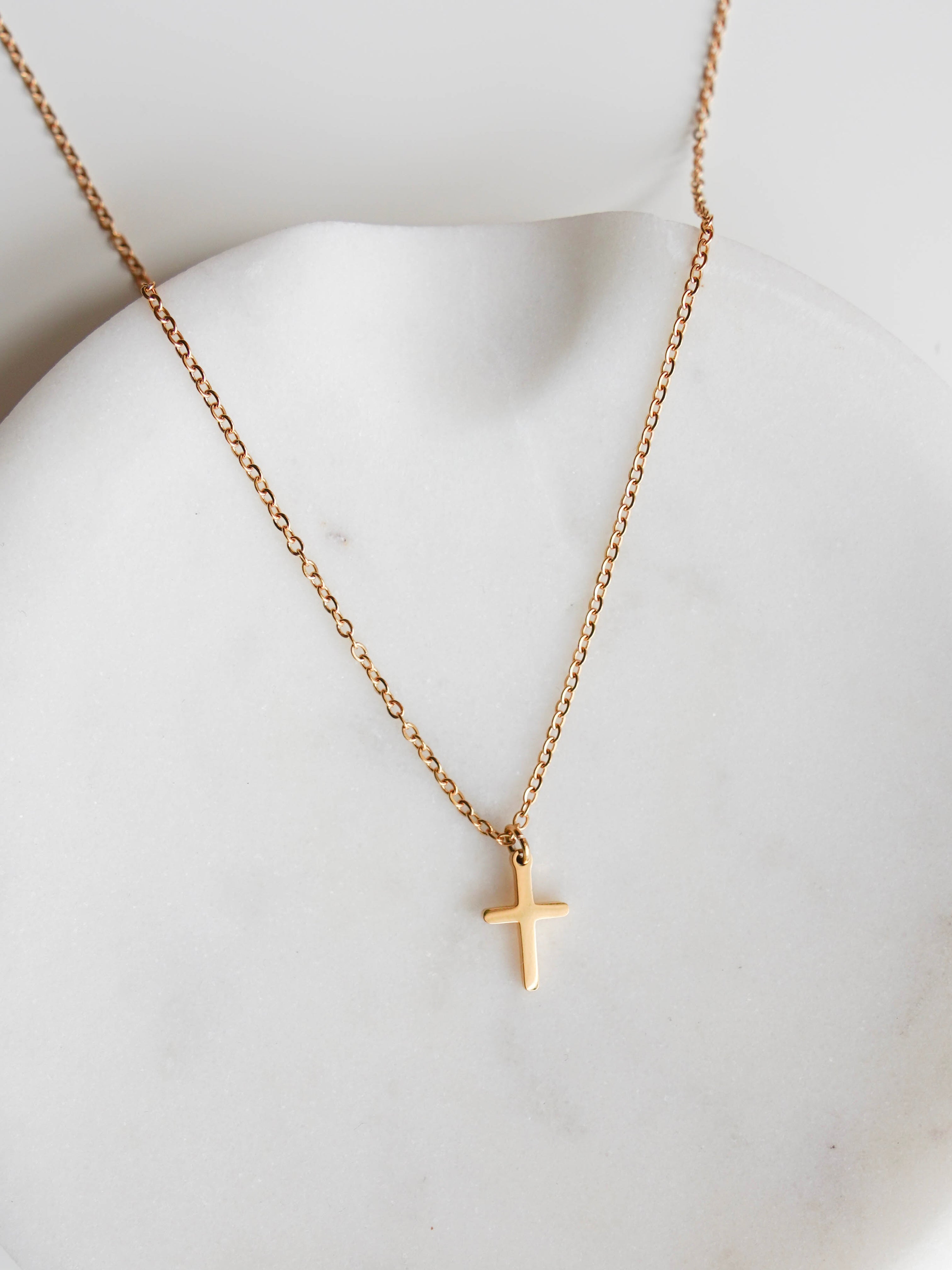 Necklace: 18kt Gold Cross