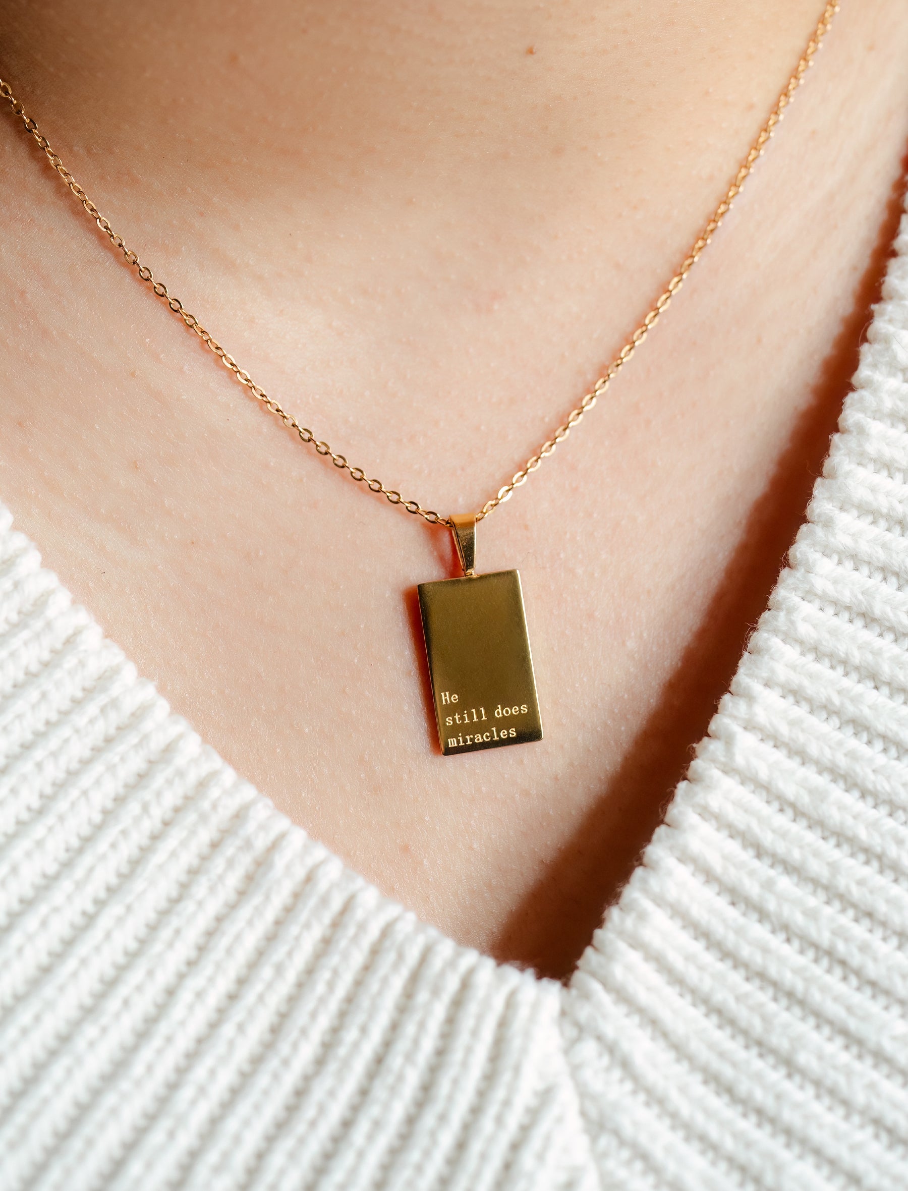 Necklace: 18kt Gold He still does miracles
